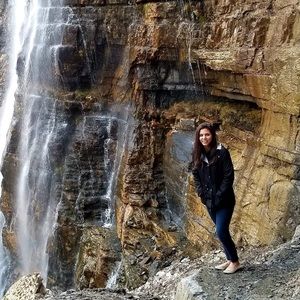 Meet your posher, Dana